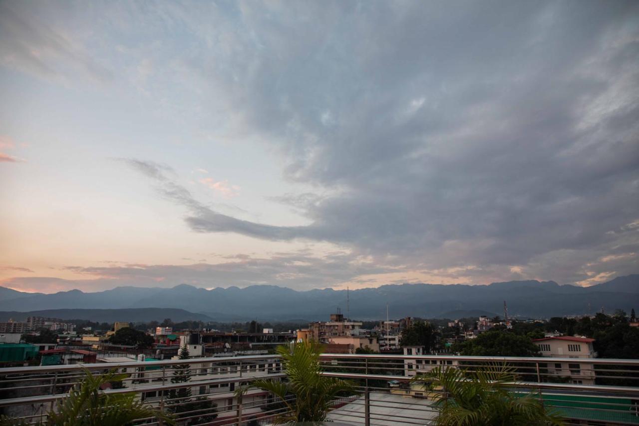 Hotel Alaya Déhrádún Exteriér fotografie