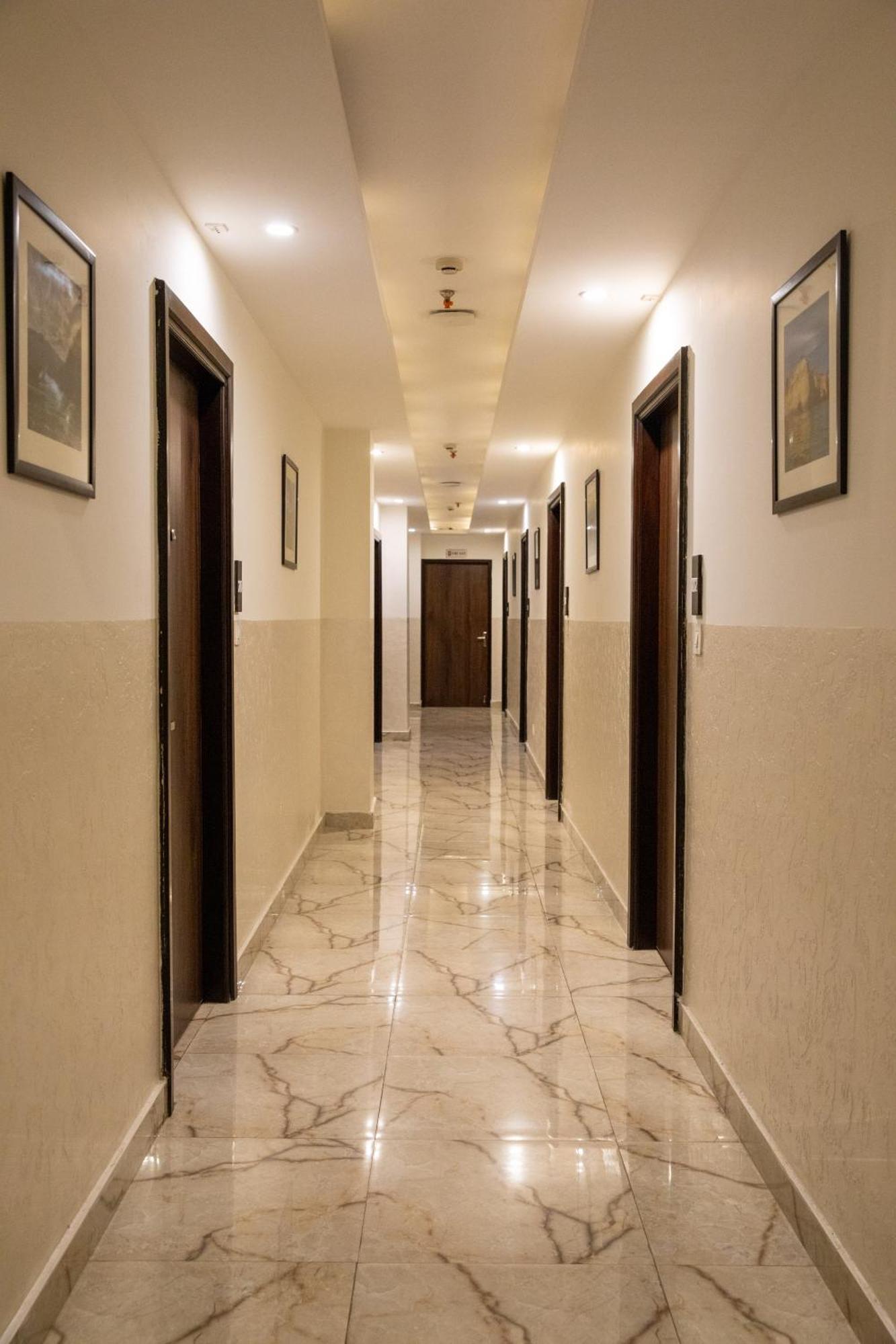 Hotel Alaya Déhrádún Exteriér fotografie